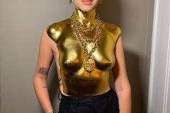 Chiara Ferragni top sexy completamente d'oro