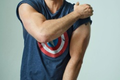 Chris Evans in t-shirt di Captain America