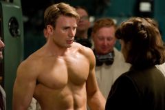 Chris Evans nel film Captain America: The First Avenger