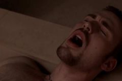 Chris Evans in una scena sexy