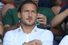 Francesco Totti in camicia bianca