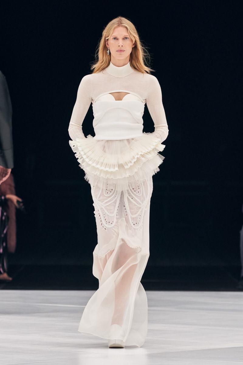 00075-Givenchy-Spring-22-RTW-Paris-credit-Gorunway-scaled