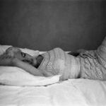 Marilyn Monroe  a letto in una foto di Eve Arnold