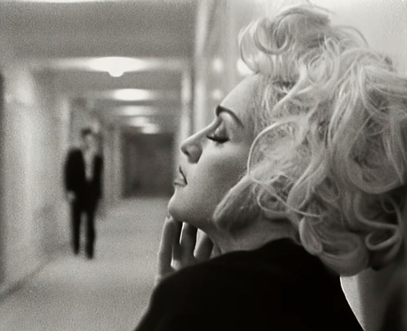 Madonna nel video Justify my Love