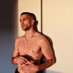 Mahmood shirtless, in una foto sensuale