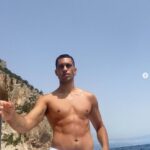 Mahmood shirtless al mare