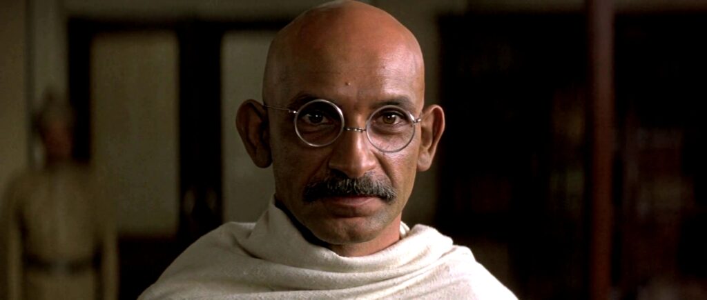 Un'immagine del film Gandhi