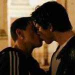 Tananai, il bacio gay nel video di 10k scale