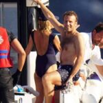Emmanuel Macron a torso nudo a mare