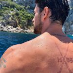 Michele Morrone, le sue spalle tatuate