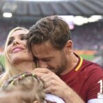 Francesco Totti abbraccia Ilary Blasi