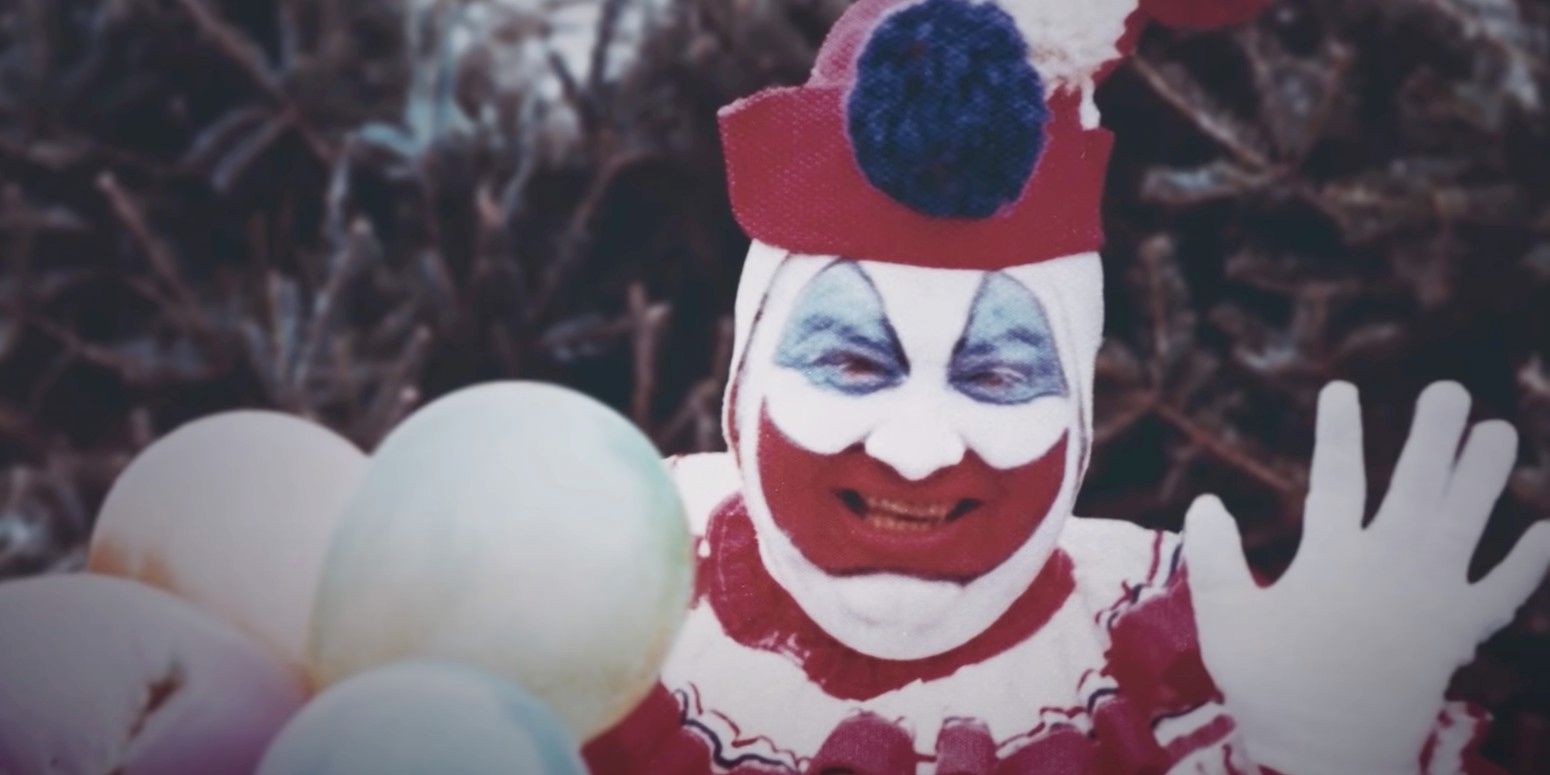 Il serial killer John Wayne Gacy, vestito da clown