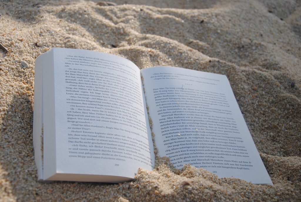 un libro nella sabbia