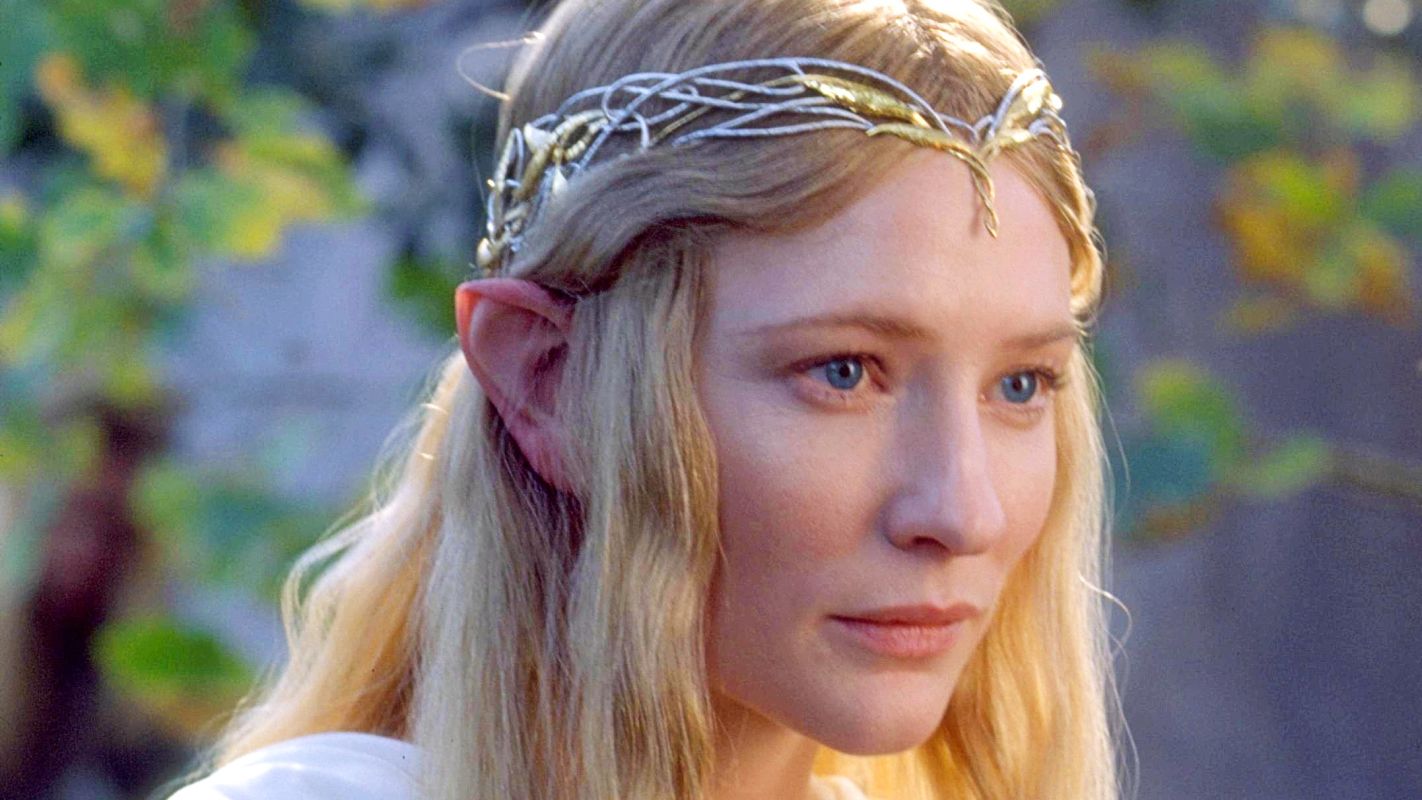 Cate Blanchett è Galadriel in una scena de Il signore degli anelli - La compagnia dell'anello