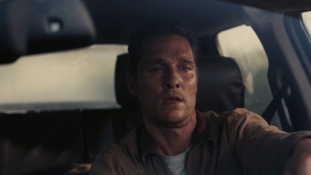 Matthew McConaughey in auto in una scena di Interstellar