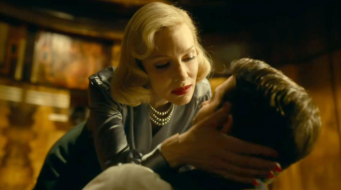 Cate Blanchett e Bradley Cooper in una scena di La fiera delle illusioni