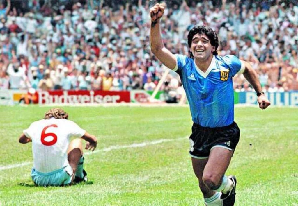 Maradona con la maglia dell'Argentina