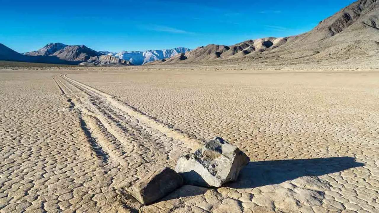 Il fenomeno delle pietre mobili nella Death Valley