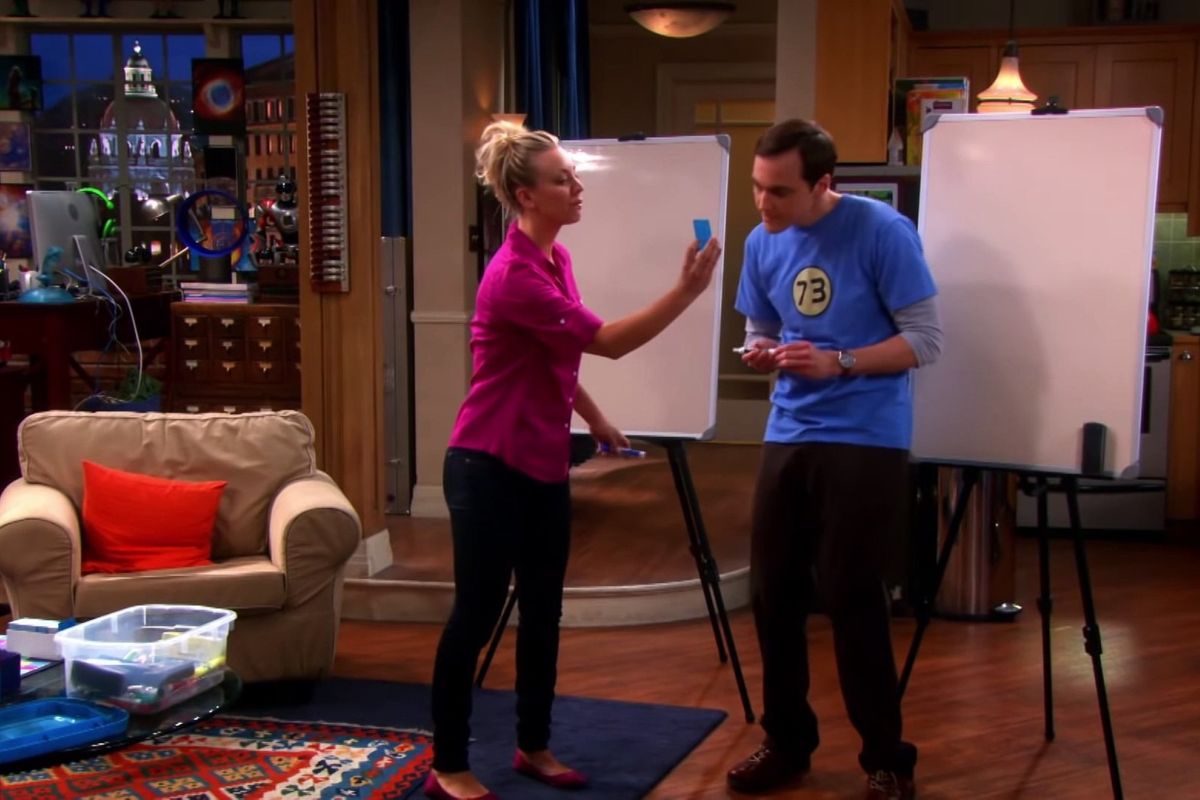 Penny e Sheldon in una scena di The Big Bang Theory