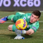 Il portiere del Cagliari Cragno in parata