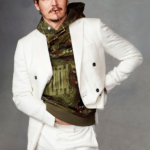 Pedro Pascal con un outfit casual