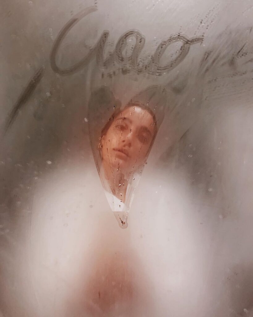 levante hot nuda nella doccia