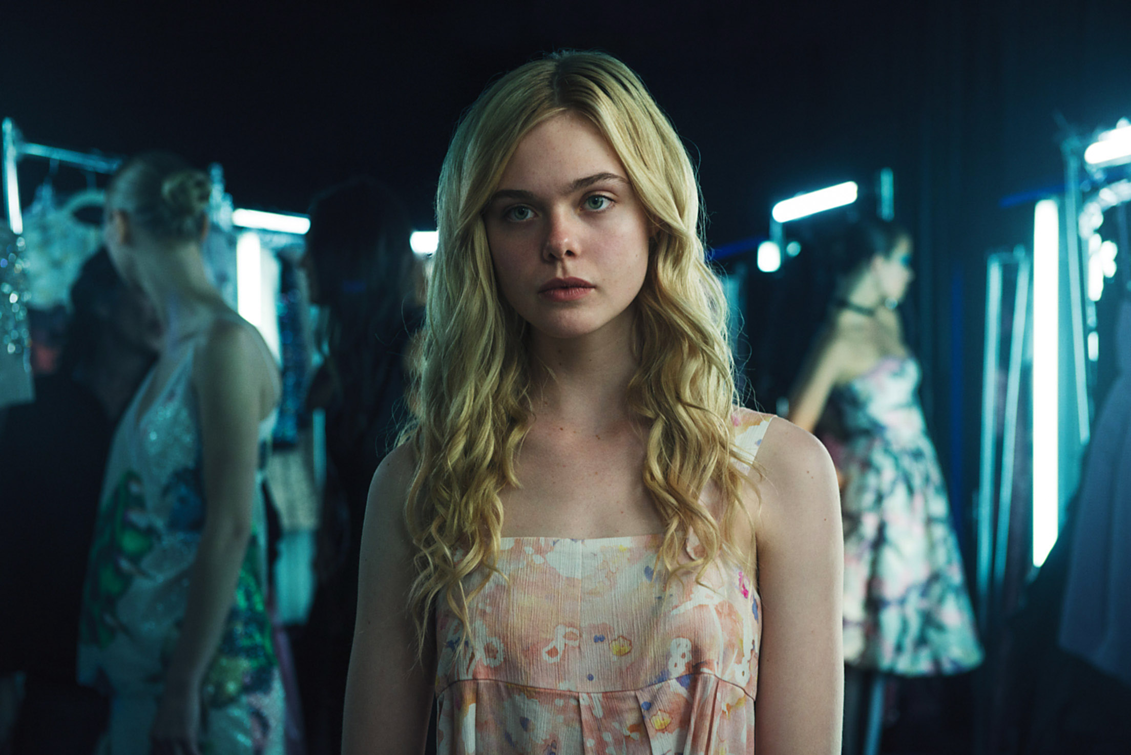 Elle Fanning nel film The Neon Demon