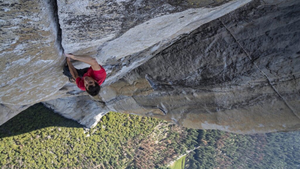 Alex Honnold si arrampica in Free Solo - Sfida estrema
