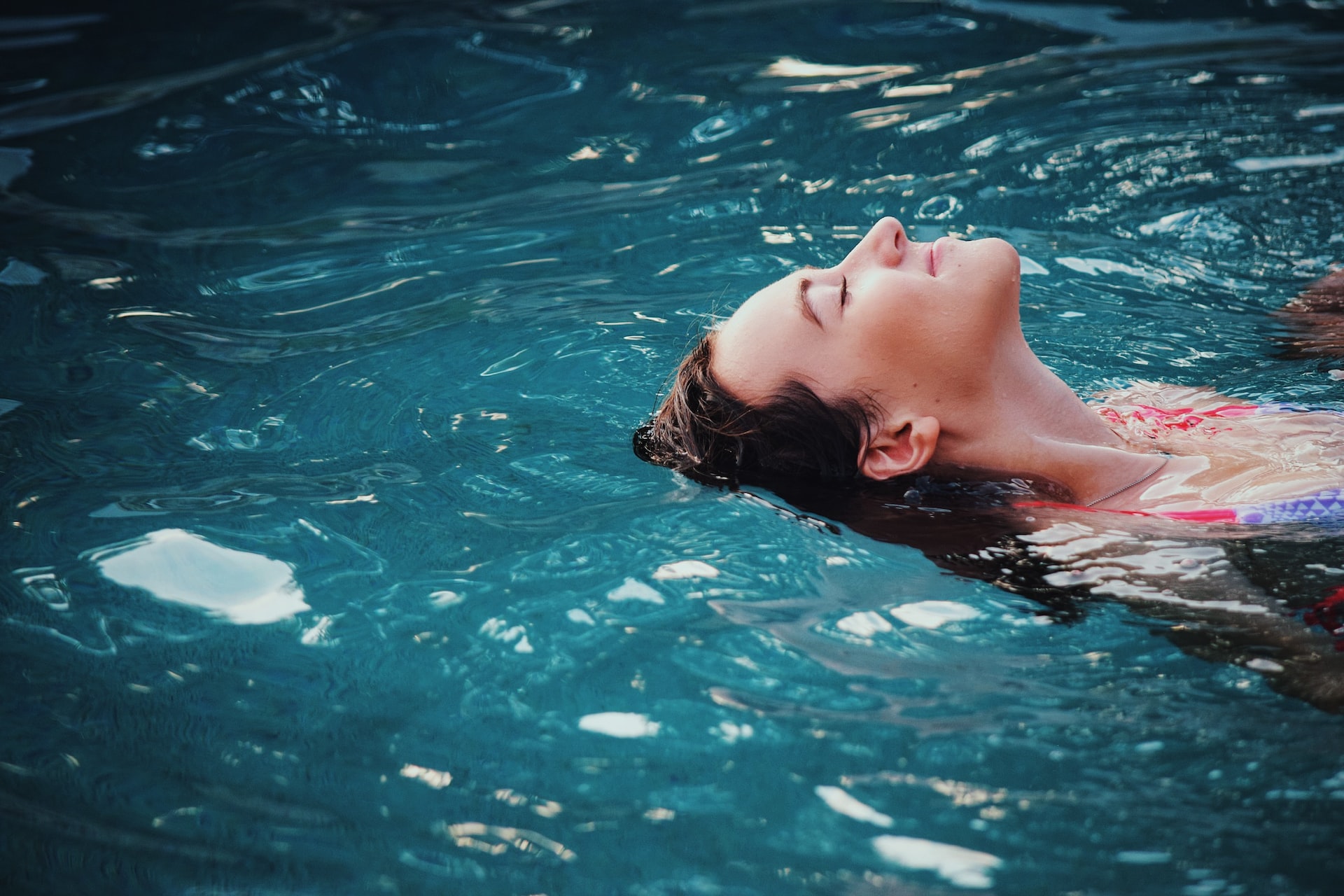 ragazza nell'acqua