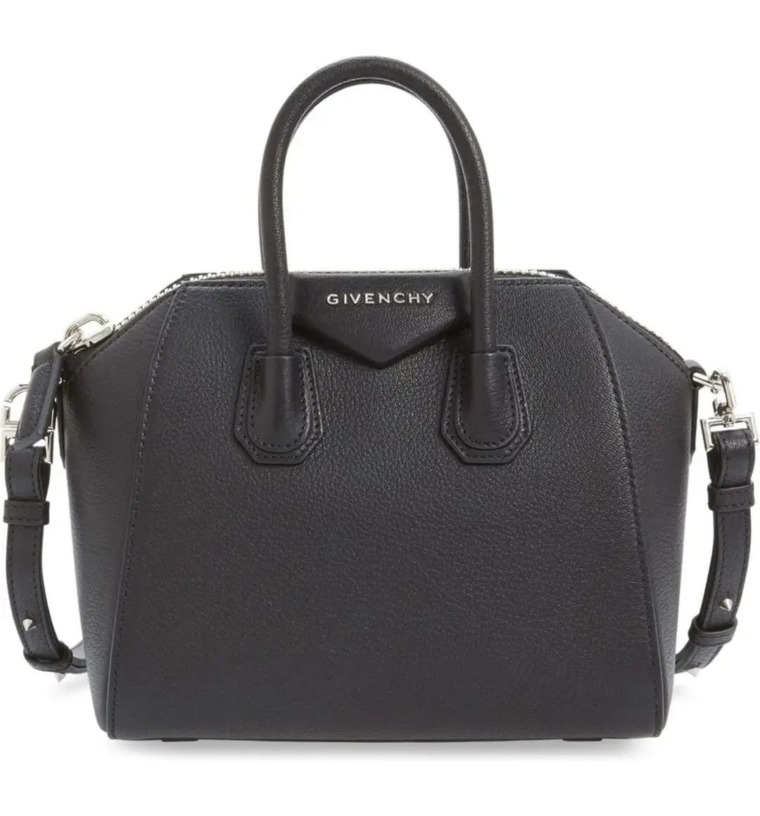 una borsa Givenchy