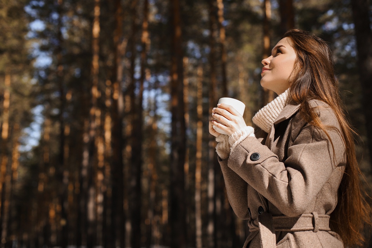 donna con cappotto invernale