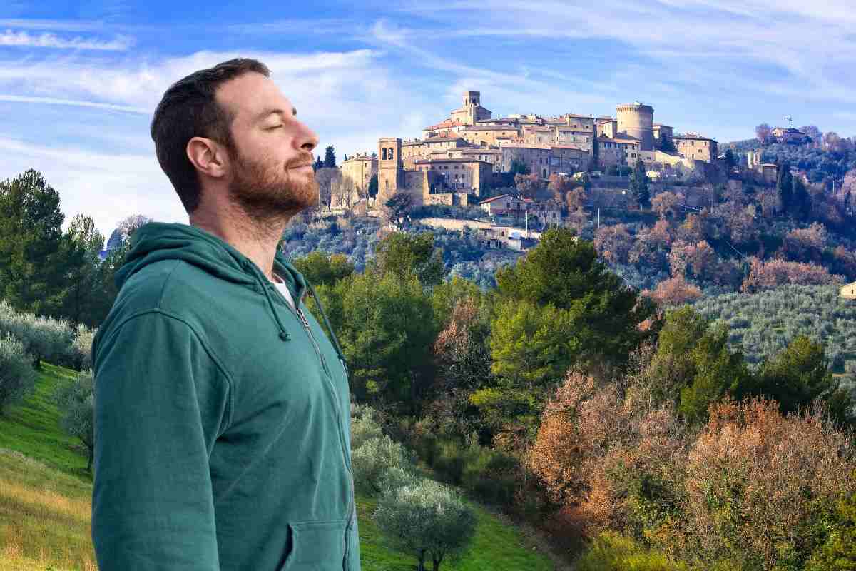 Ragazzo dall'atteggiamento rilassato