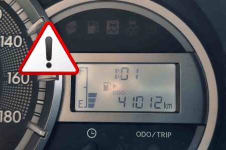 La stangata nascosta: la tassa sui chilometri che penalizza chi ha scelto l’elettrico. Ecco quanto devi pagare tassa chilometri