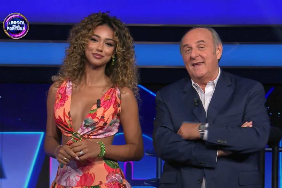 gerry scotti difende samira lui a la ruota della fortuna